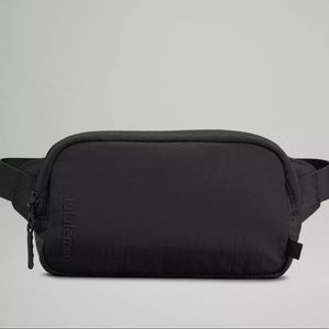🕶 Lululemon Mini Belt Bag 🖤